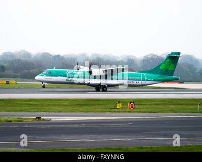 Aer Lingus Regional-Airline ATR72-600 Verkehrsflugzeug EI-FW dem Start am Flughafen Manchester England Vereinigtes Königreich UK Stockfoto