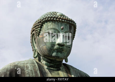 Detail der Mimik von Kamakura Daibutsu, Präfektur Kanagawa, Japan. Der große Buddha von Kamakura ist eine monumentale gro Stockfoto