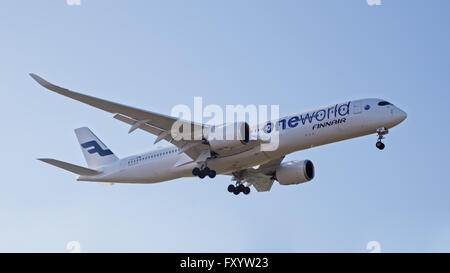 Finnair Airbus a350 XWB OH-LWB bei der endgültigen Annäherung an den Flughafen London-Heathrow LHR Stockfoto