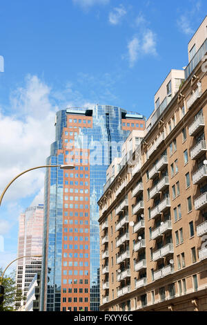 Montreal, Kanada - 19. August 2008: Montreal downtown Wolkenkratzer an einem bewölkten Tag. Stockfoto