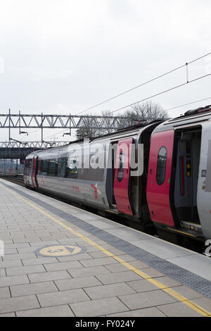 Cross Country Züge Arriva DB Voyager Diesel-Zug auf einem Manchester-Bristol-service Pausen an Stafford-STA-Station Stockfoto