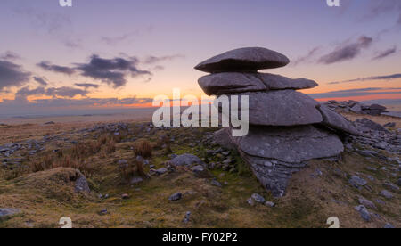 Sonnenaufgang am regnerisch Tor auf Bodmin Moor Stockfoto