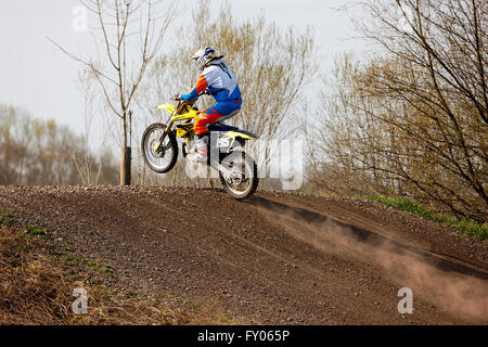 Motocross-Fahrer in der Luft, München Flughafen, Oberbayern, Deutschland, Europa. Stockfoto