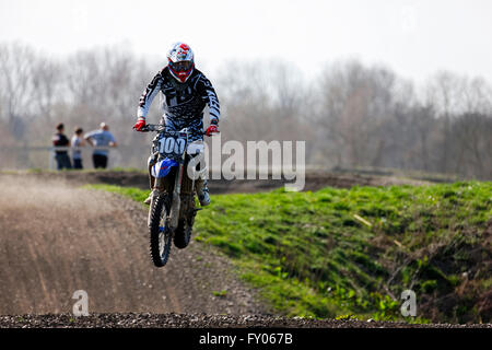 Motocross-Fahrer in der Luft, München Flughafen, Oberbayern, Deutschland, Europa. Stockfoto