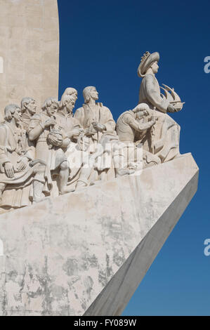 Denkmäler. Das Denkmal der Entdeckungen in Belém feiert die großen Helden der portugiesischen Zeitalter der Erforschung und Entdeckung. Lissabon, Portugal. Stockfoto