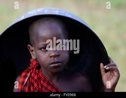 Porträt eines niedlichen Massai-jungen. Stockfoto