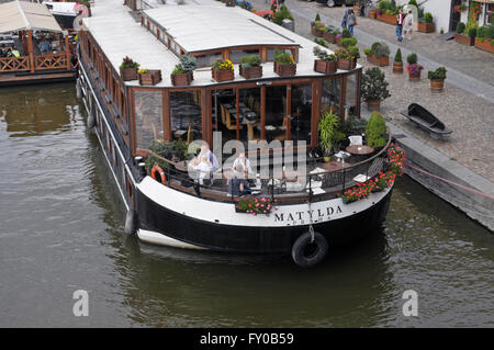 Restaurant-Boot am Masarykovo Nabrezi, Prag, Tschechische Republik Stockfoto