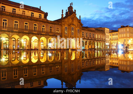 Republik-Quadrat (Praça da Republica) und Igreja da Lapa in Braga, Portugal Stockfoto