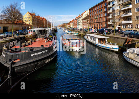 Ausflugsboot in Christianhavns Canal, Christianshavn, Kopenhagen, Dänemark Stockfoto