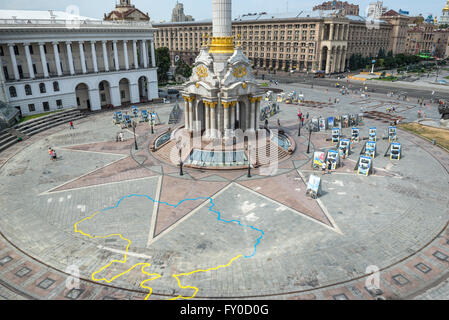 Kiewer Konservatorium, Hauptpost und Unabhängigkeits-Denkmal am Maidan Nezalezhnosti (Unabhängigkeitsplatz), Kiew, Ukraine Stockfoto