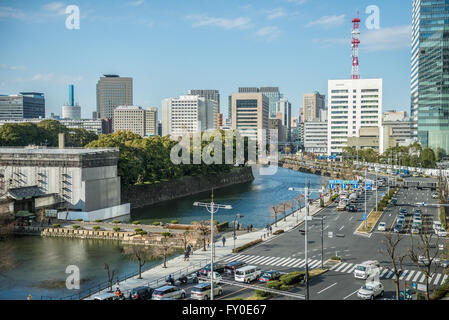 Luftbild auf Uchibori-Dori Straße, Tokyo Metropolitan Straße 301 in Tokio, Japan. Sehen Sie sich mit Tokyo Feuerwehr Hauptquartier Stockfoto