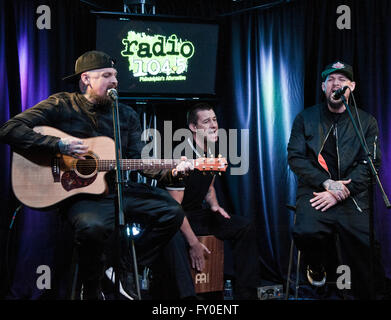 Bala Cynwyd, Pennsylvania, USA. 18. April 2016. US-amerikanische Alternative-Rock-Band Good Charlotte Besuch Radio 1045 Stockfoto