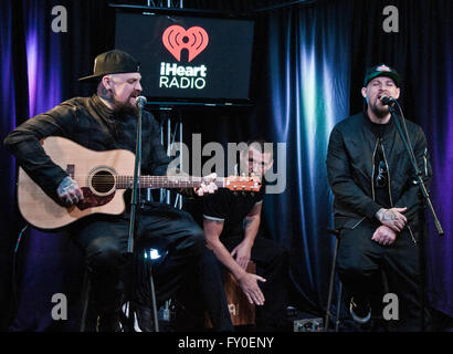 Bala Cynwyd, Pennsylvania, USA. 18. April 2016. US-amerikanische Alternative-Rock-Band Good Charlotte Besuch Radio 1045 Stockfoto