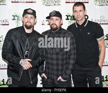 Bala Cynwyd, Pennsylvania, USA. 18. April 2016. US-amerikanische Alternative-Rock-Band Good Charlotte Besuch Radio 1045 Stockfoto