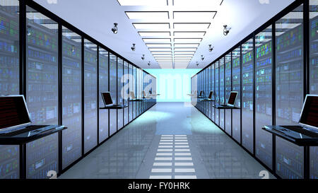 Terminal-Monitor im Serverraum mit Server-Racks im Rechenzentrum Interieur Stockfoto