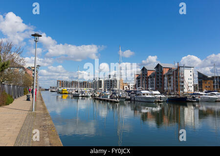 Portishead-Marina in der Nähe von Bristol Somerset England UK mit Booten und Wohnungen Stockfoto