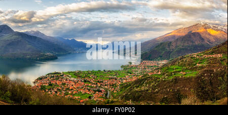 Lago di Como (Comer See) high-Definition-Panorama von Peglio bei Sonnenaufgang Stockfoto