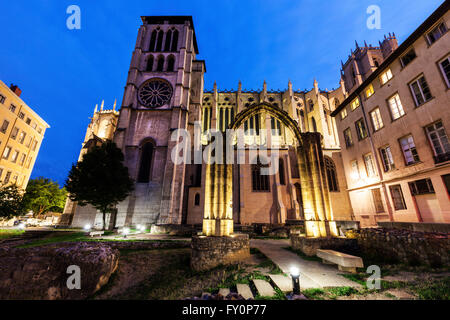 St. Johns Cathedral und alten Ruinen in Lyon Stockfoto