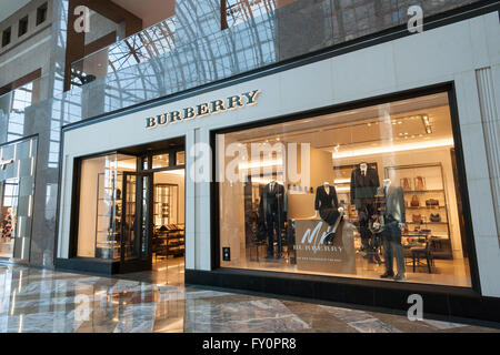 Ein Burberry-Store in der Brookfield Place Mall am Sonntag, 17. April 2016 in New York. (© Richard B. Levine) Stockfoto