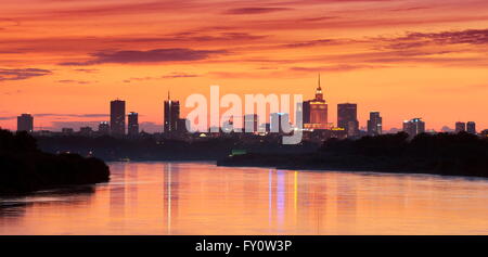 Warschau Panorama Skyline bei Sonnenuntergang, Warschau, Polen Stockfoto