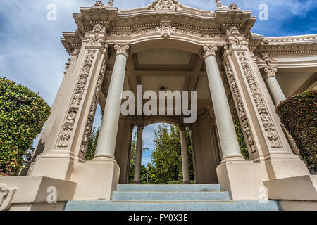 niedrigen Winkel Bild der spanischen Architektur des Spreckels Organ Pavillons im Balboa park Stockfoto