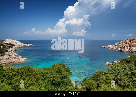 Meer in Cala Spinosa Bucht, Capo Testa, Sardinien, Italien Stockfoto