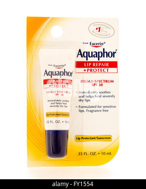 Winneconne, Wisconsin - 9. August 2015: Paket Aquaphor Lip Protectant mit Sonnenschutz Stockfoto