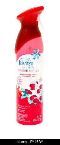 Winneconne, Wisconsin - 19. April 2015: Flasche Febreeze limitierte Preiselbeeren und Frost riechen. Stockfoto