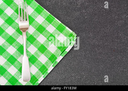 Küche Servietten dienen auf dunklem Hintergrund. Stockfoto