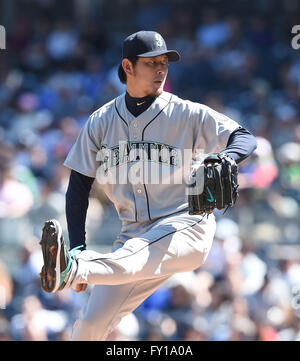 Bronx, New York, USA. 17. April 2016. Hisashi Iwakuma (Seeleute), 17. April 2016 - MLB: Hisashi Iwakuma von den Seattle Mariners Stellplätze während der Major League Baseball Spiel gegen die New York Yankees im Yankee Stadium in der Bronx, New York, Vereinigte Staaten von Amerika. © AFLO/Alamy Live-Nachrichten Stockfoto