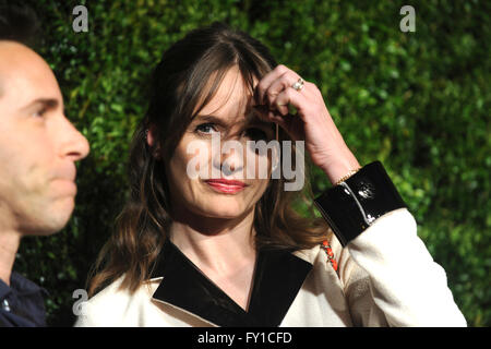 New York City. 18. April 2016. Emily Mortimer besucht die 11. Chanel Tribeca Film Festival Künstler Jahresessen im Balthazar am 18. April 2016 in New York City. © Dpa/Alamy Live-Nachrichten Stockfoto