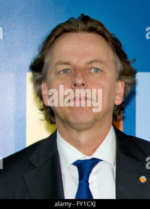 Den Haag, 19.04.2016 Bert Koenders, Minister für auswärtige Angelegenheiten HM König Willem-Alexander eröffnet den neuen Komplex des internationalen Strafgerichtshofs (IStGH) in den Haag. Das Ziel des internationalen Strafgerichtshofs soll dazu beitragen, dass die Täter von Völkermord, Verbrechen gegen die Menschlichkeit und Kriegsverbrechen zu Verfolgung entkommen RPE/Albert Nieboer/Niederlande, - NO WIRE SERVICE - Gericht Stockfoto