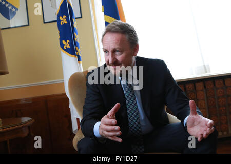 Sarajevo, Bosnien und Herzegowina. 19. April 2016. Bosnien und Herzegowina (BiH) Präsidentschaft Vorsitzender Bakir Izetbegovic spricht in einem Interview mit Xinhua am Präsidentenpalast in Sarajevo, die Hauptstadt von Bosnien und Herzegowina, am 19. April 2016. Bosnien und Herzegowina und China sollten wirtschaftliche Beziehungen zu erweitern und beide Seiten profitieren von 16 1: Kooperation, sagte Bakir Izetbegovic. © Haris Memija/Xinhua/Alamy Live-Nachrichten Stockfoto