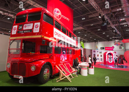 London, UK. 20. April 2016. Die 2016 öffnet Virgin Geld London Marathon Expo im ExCel Exhibition Centre. Bildnachweis: Lebendige Bilder/Alamy Live-Nachrichten Stockfoto