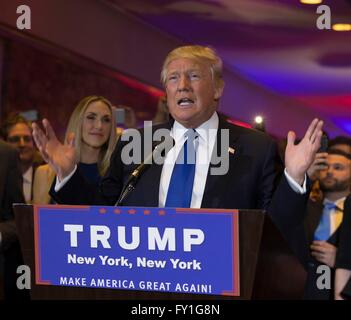 New York, NY, USA. 19. April 2016. Donald Trump in die Teilnehmerliste für republikanische Kandidat Donald Trump Sieg Rallye folgenden großen gewinnen In New York GOP Präsidentenprimär, Trump Tower, New York, NY 19. April 2016. Bildnachweis: Lev Radin/Everett Collection/Alamy Live-Nachrichten Stockfoto