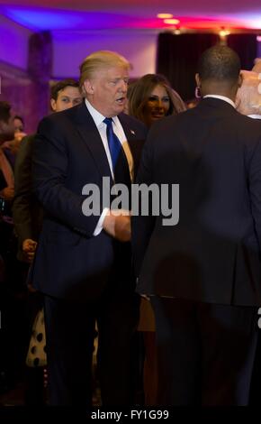 New York, NY, USA. 19. April 2016. Donald Trump in die Teilnehmerliste für republikanische Kandidat Donald Trump Sieg Rallye folgenden großen gewinnen In New York GOP Präsidentenprimär, Trump Tower, New York, NY 19. April 2016. Bildnachweis: Lev Radin/Everett Collection/Alamy Live-Nachrichten Stockfoto