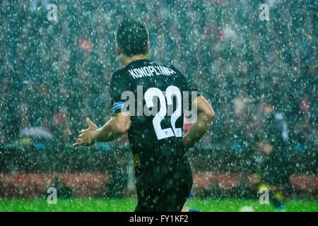 Gijón, Spanien. 20. April 2016. Yevhen Konoplyanka (Mildfier, FC Sevilla) während Fußball-Spiel des spanischen "La Liga" zwischen Real Sporting de Gijon und Sevilla FC Molinón Stadion am 20. April 2016 in Gijon, Spanien. Bildnachweis: David Gato/Alamy Live-Nachrichten Stockfoto