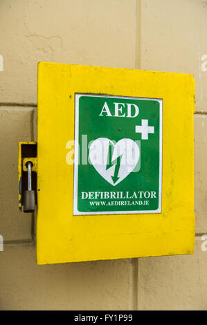 Verschlossener Defibrillator in Clonakilty, West Cork, Irland. Stockfoto