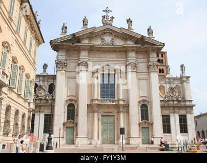 Duomo di Mantova, wie gesehen von Piazza Sordello, Mantua (Mantova), Lombardei, Italien. Stockfoto