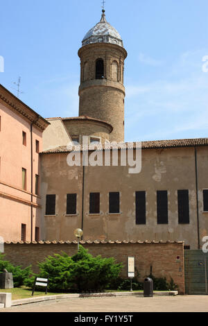 Glockenturm der Basilika di San Vitale in Ravenna, Italien. Stockfoto