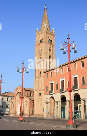 Chiesa di San Mercuriale und dem berühmten Glockenturm in Piazza Aurelio Saffi, Forlì, Italien. Stockfoto