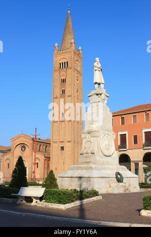 Statue von Aurelio Saffi (ein italienischer Politiker) in Piazza Aurelio Saffi, Forlì, Italien. Stockfoto