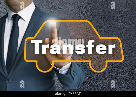 Transfer Auto Touchscreen von Geschäftsmann Konzept betrieben. Stockfoto