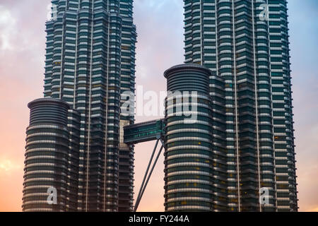 Brücke, die Petronas Twin Towers, Kuala Lumpur, Malaysia Stockfoto