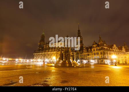 Nachtansicht der Hofkirche in Dresden, Deutschland Stockfoto