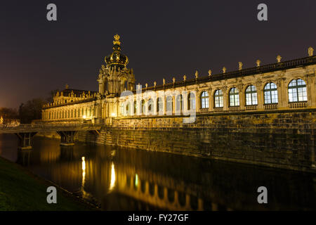 Nachtansicht des Zwinger, eines der sichtbarsten Wahrzeichen in Dresden, Hauptstadt von Sachsen, Deutschland Stockfoto