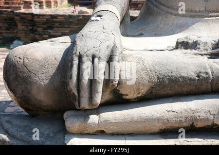 Hände und Füße Detail aus Stein Buddha-statue Stockfoto