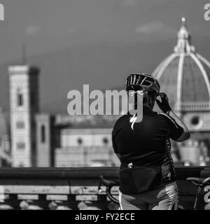 Touristen, die Spaß am Piazzale Michelangelo. Florenz, Italien. Stockfoto