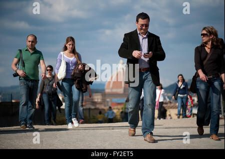 Touristen, die Spaß am Piazzale Michelangelo. Florenz, Italien. Stockfoto