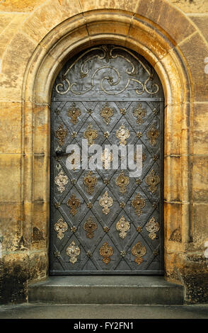 St-Veits-Dom in Prag Schloss Hradcany, Tschechische Republik. Seiteneingang im Schloss. Stockfoto